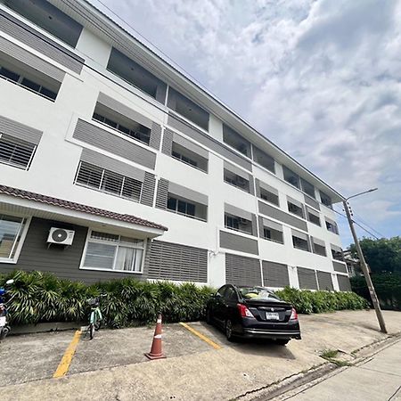 Ruan Plaisoi Apartment Банкок Екстериор снимка