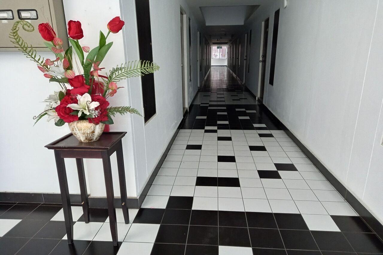 Ruan Plaisoi Apartment Банкок Екстериор снимка