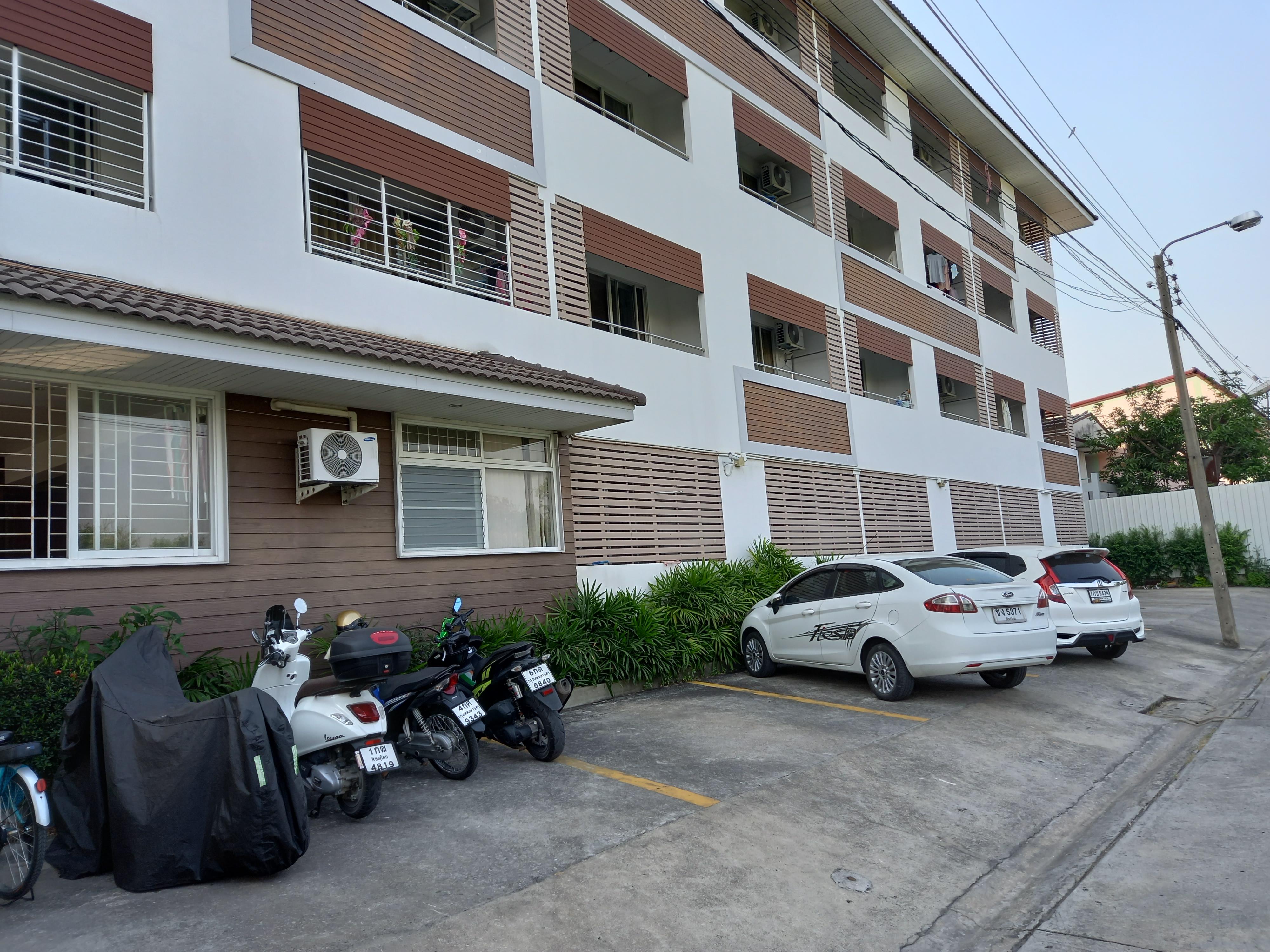 Ruan Plaisoi Apartment Банкок Екстериор снимка