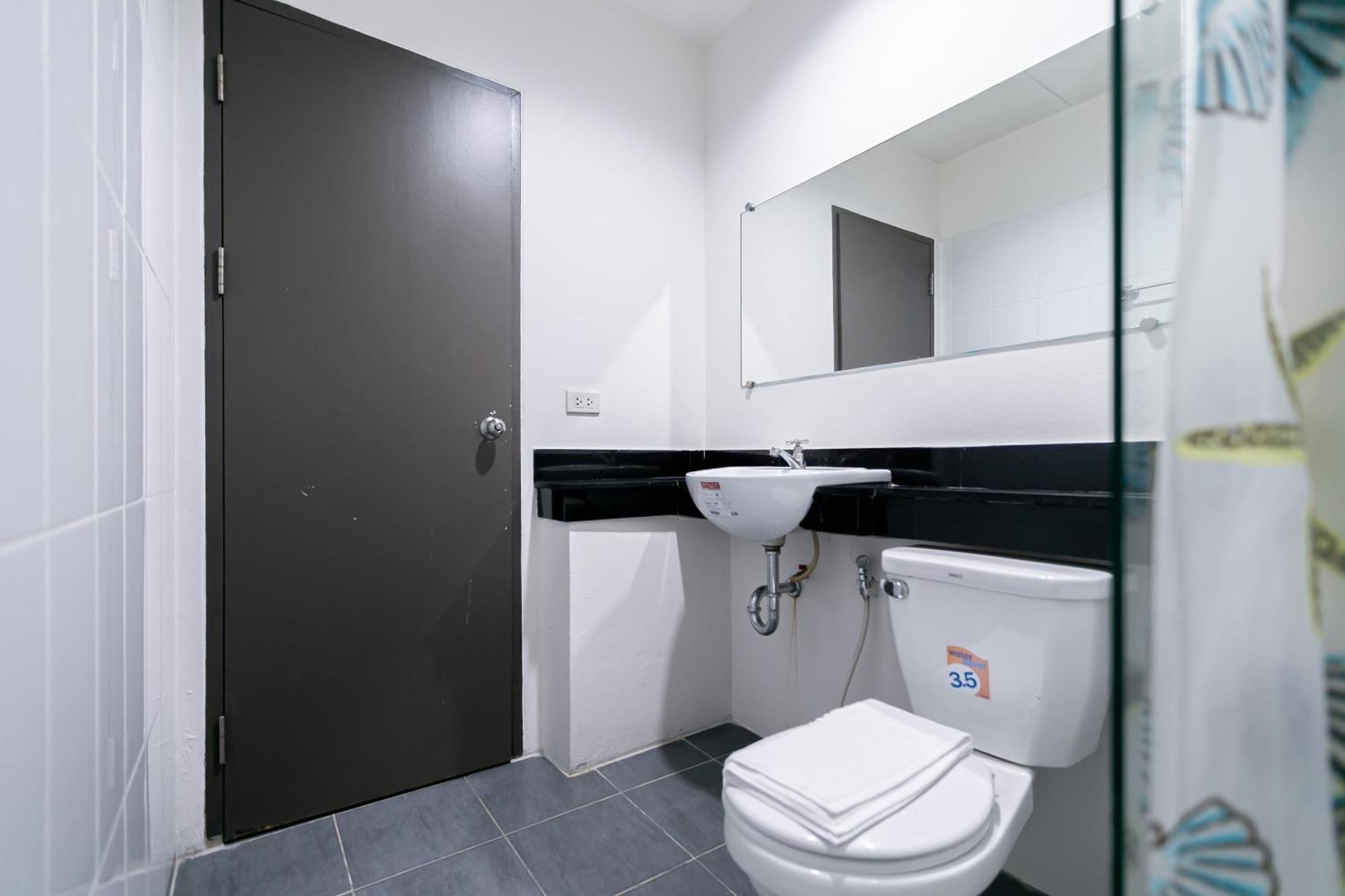 Ruan Plaisoi Apartment Банкок Екстериор снимка