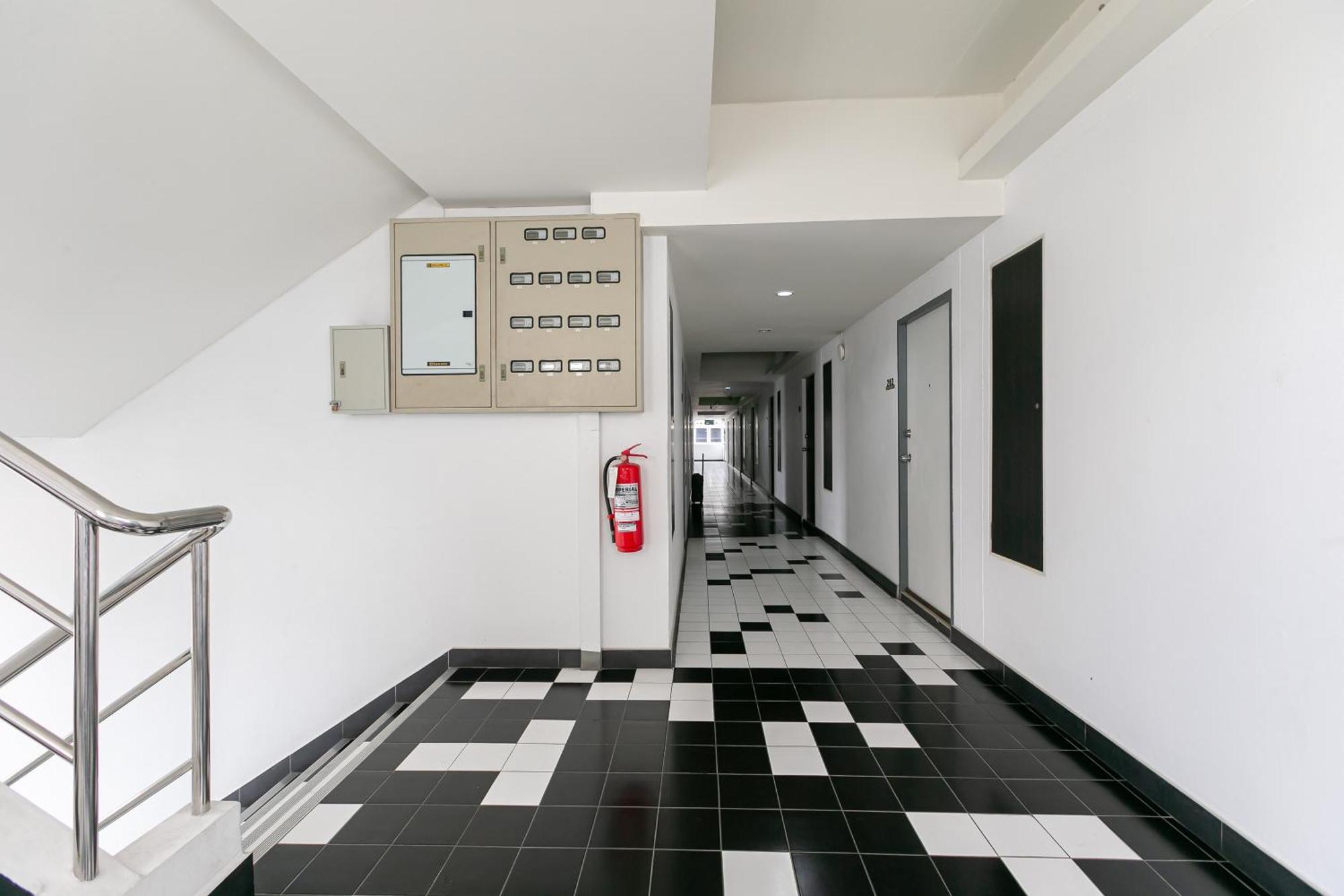 Ruan Plaisoi Apartment Банкок Екстериор снимка