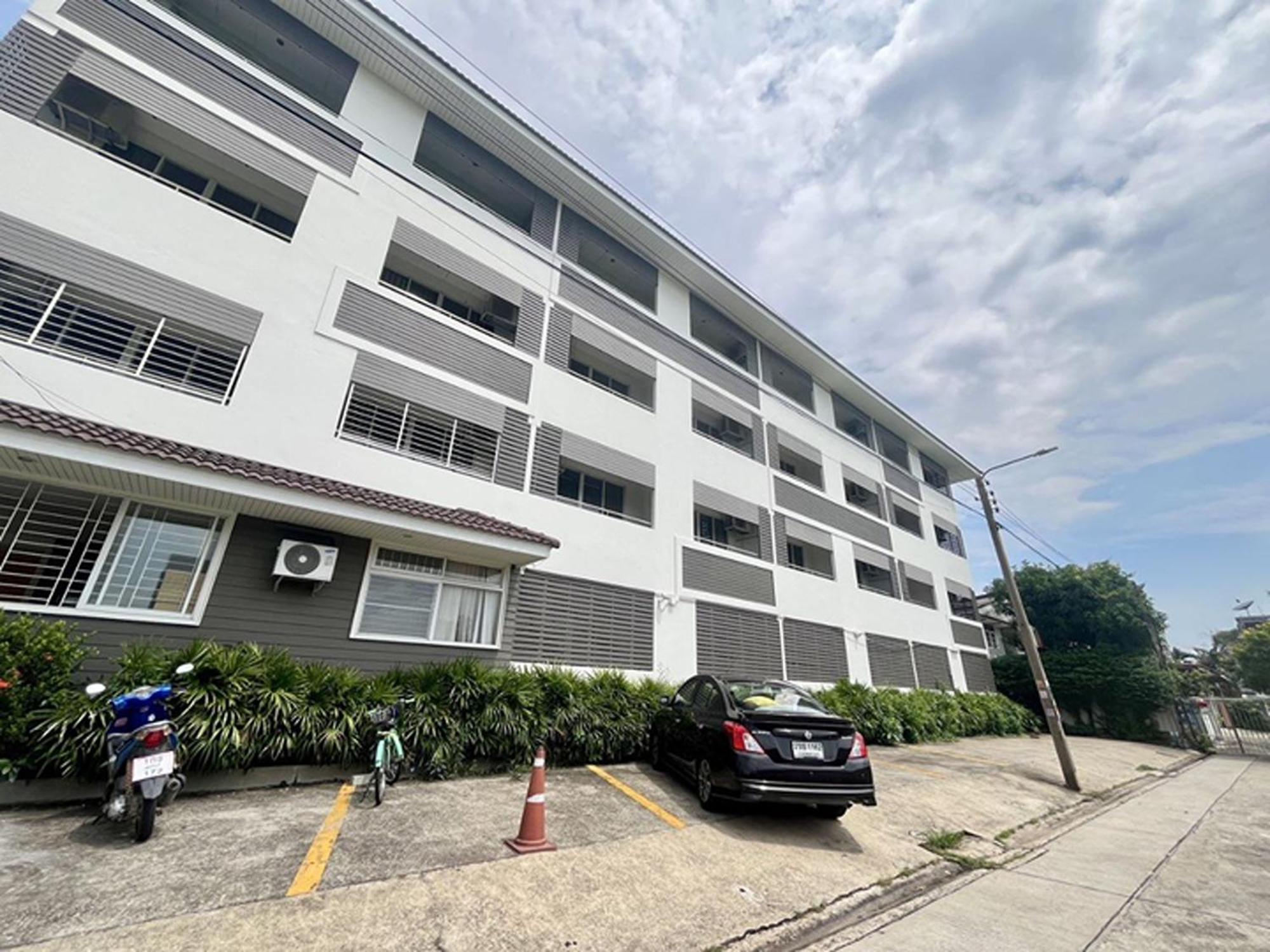 Ruan Plaisoi Apartment Банкок Екстериор снимка